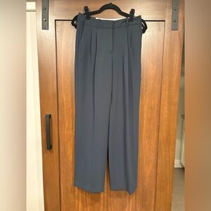 Aritzia NWT The Effortless Pant in Crepette 2 Dark Night Navy perfect condition